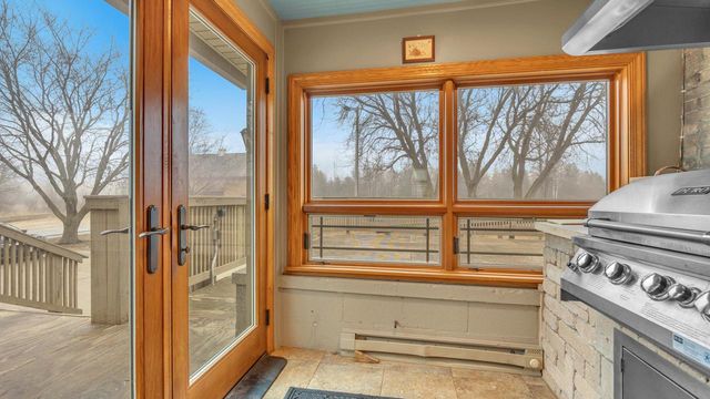 8210 Kettle View DRIVE, Kewaskum, WI 53040