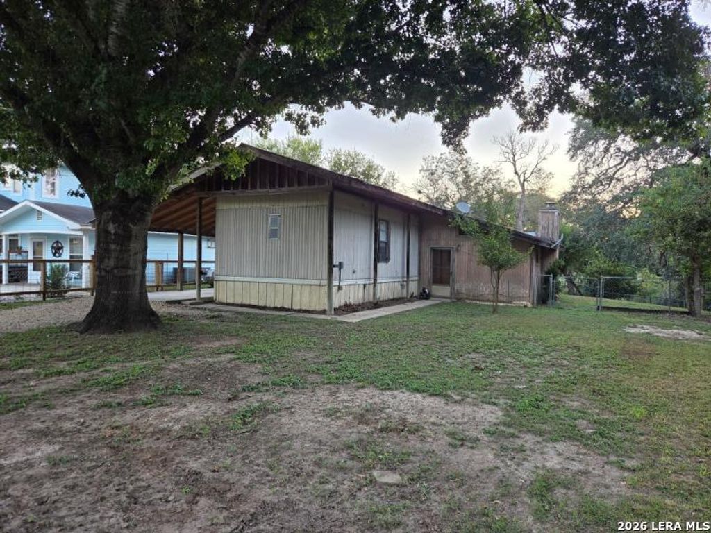 709 RIDGECLIFF DR, New Braunfels, TX 78130