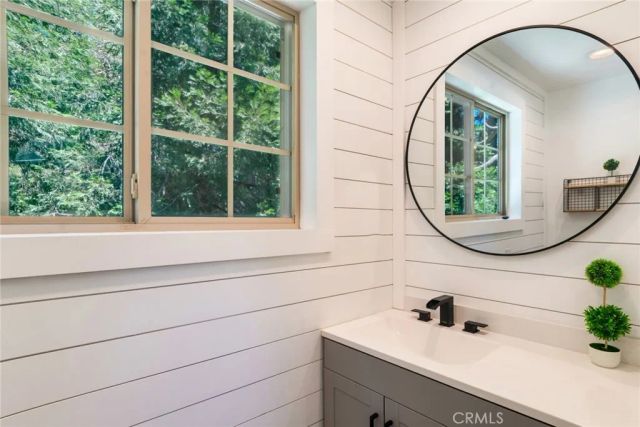 901 Ca-173, Lake Arrowhead, CA 92352