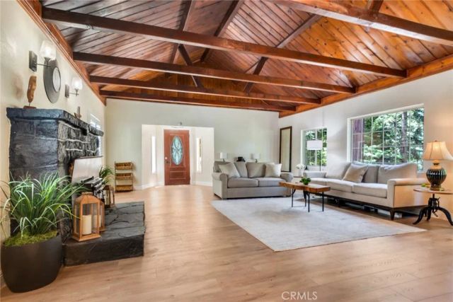 901 Ca-173, Lake Arrowhead, CA 92352