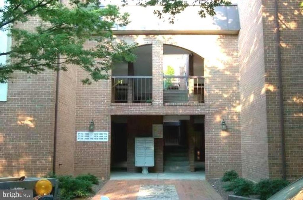 1107 N TAYLOR ST #B, Arlington, VA 22201
