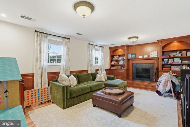 7001 ARBOR LN, Mclean, VA 22101