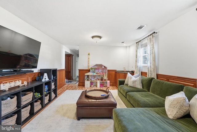 7001 ARBOR LN, Mclean, VA 22101