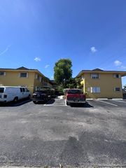 890 NW 39th St 2, Oakland Park, FL 33309