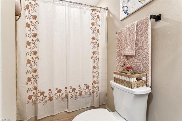 1937 Darnell DR, Virginia Beach, VA 23455