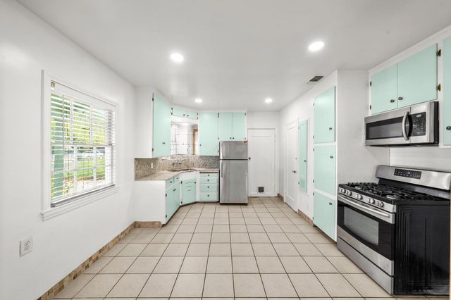 976 Acacia Ave, Sacramento, CA 95815