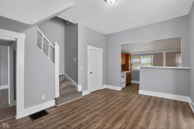 14 Wood Street, Greenfield, IN 46140