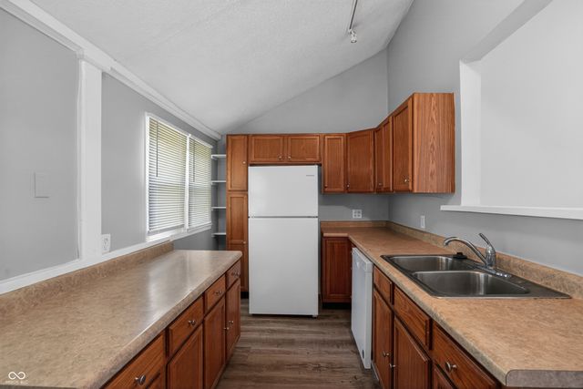 14 Wood Street, Greenfield, IN 46140