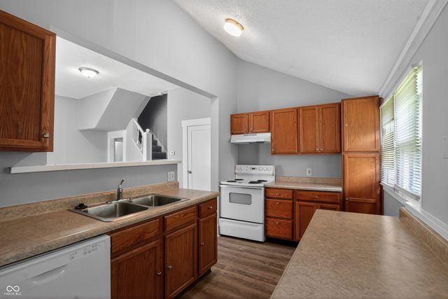 14 Wood Street, Greenfield, IN 46140