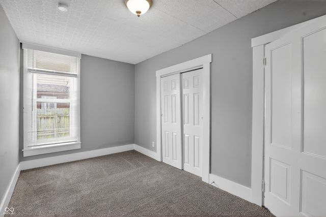14 Wood Street, Greenfield, IN 46140