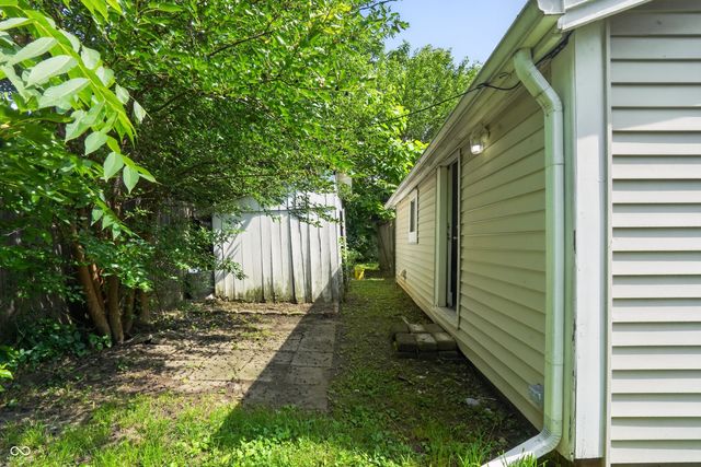 14 Wood Street, Greenfield, IN 46140