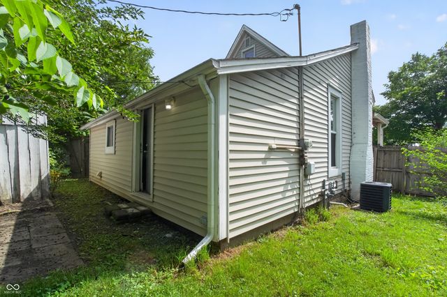 14 Wood Street, Greenfield, IN 46140
