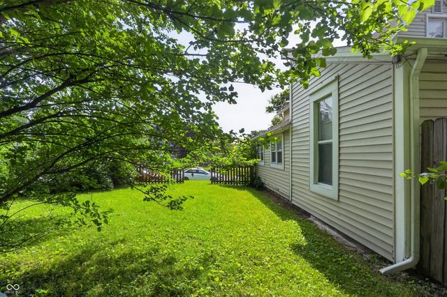 14 Wood Street, Greenfield, IN 46140
