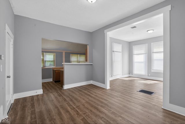 14 Wood Street, Greenfield, IN 46140
