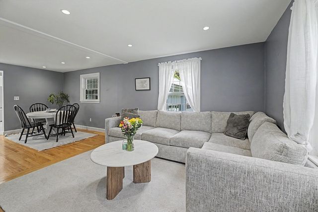 9 Macdonald Circle, Walpole, MA 02081
