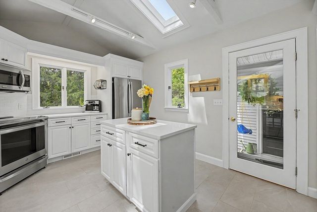 9 Macdonald Circle, Walpole, MA 02081