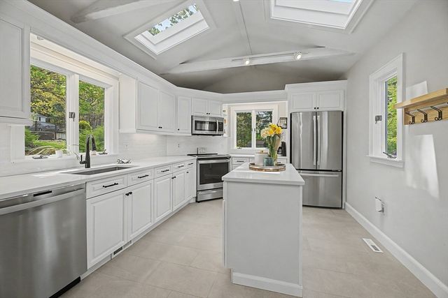 9 Macdonald Circle, Walpole, MA 02081