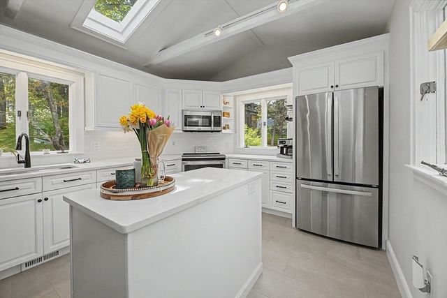 9 Macdonald Circle, Walpole, MA 02081