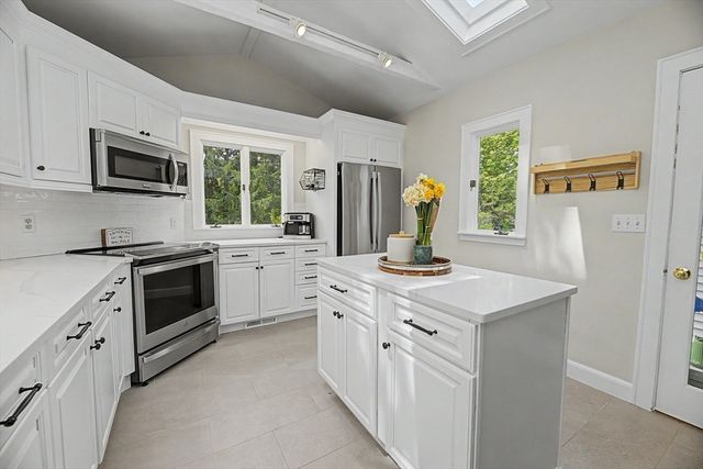 9 Macdonald Circle, Walpole, MA 02081
