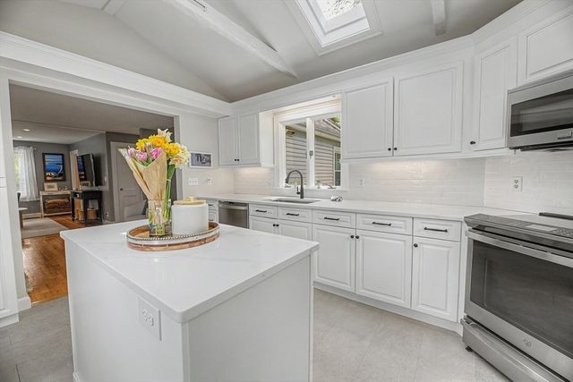 9 Macdonald Circle, Walpole, MA 02081