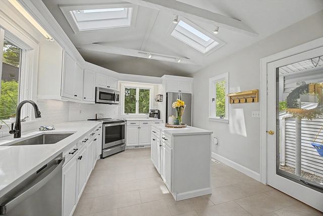 9 Macdonald Circle, Walpole, MA 02081