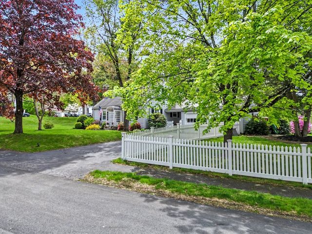 9 Macdonald Circle, Walpole, MA 02081