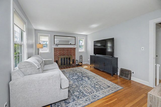 9 Macdonald Circle, Walpole, MA 02081