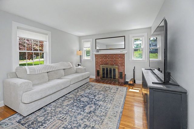 9 Macdonald Circle, Walpole, MA 02081