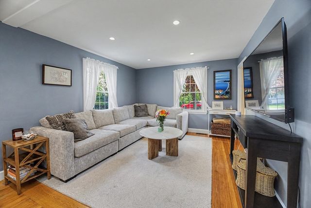 9 Macdonald Circle, Walpole, MA 02081