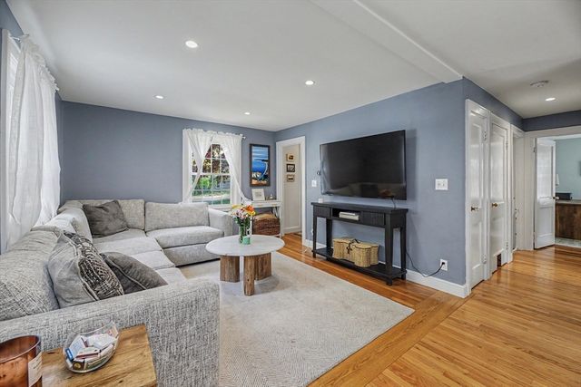 9 Macdonald Circle, Walpole, MA 02081