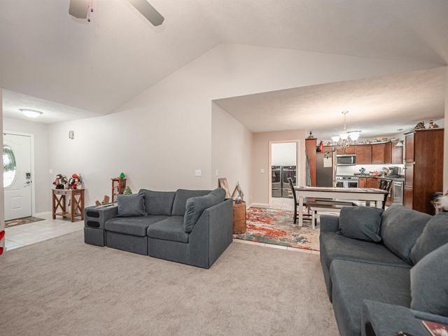 1870 Sandal Way, Newburgh, IN 47630