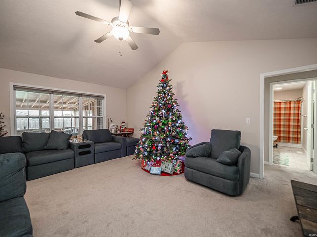 1870 Sandal Way, Newburgh, IN 47630