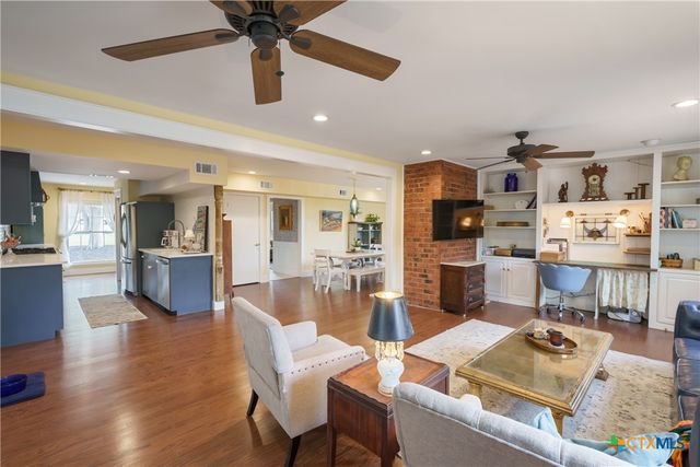 211 W Mimosa Circle, San Marcos, TX 78666