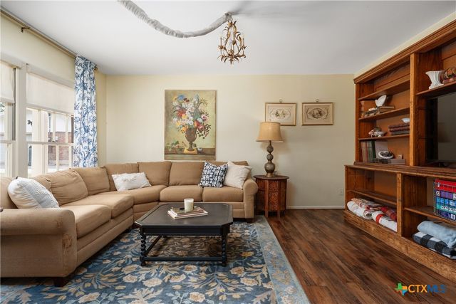 211 W Mimosa Circle, San Marcos, TX 78666