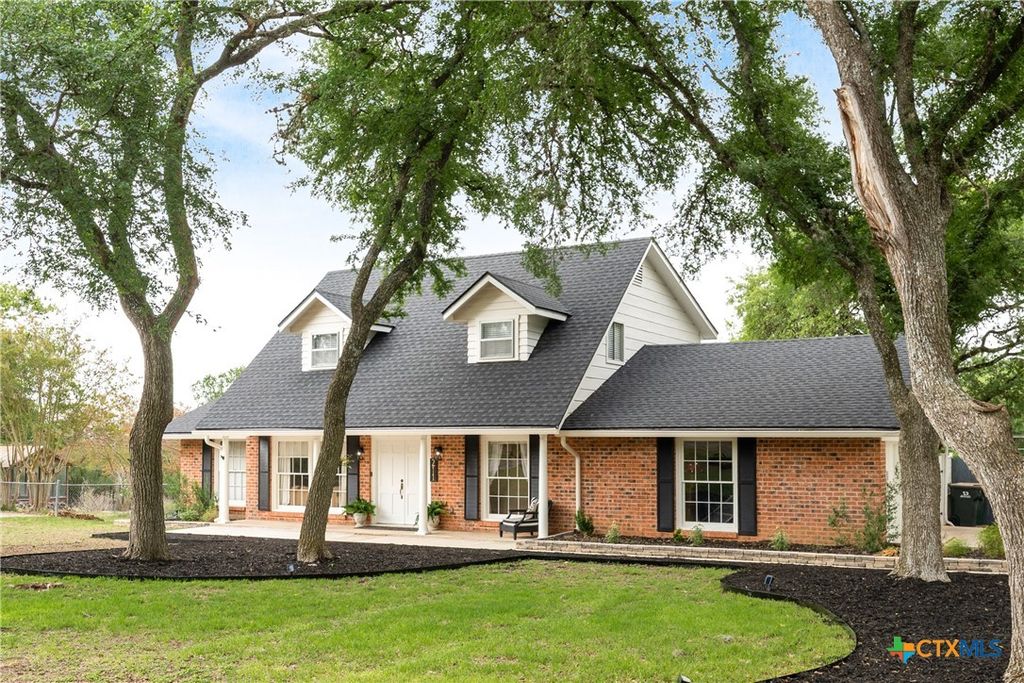 Image 1 of property listing at 211 W Mimosa Circle, San Marcos, TX 78666