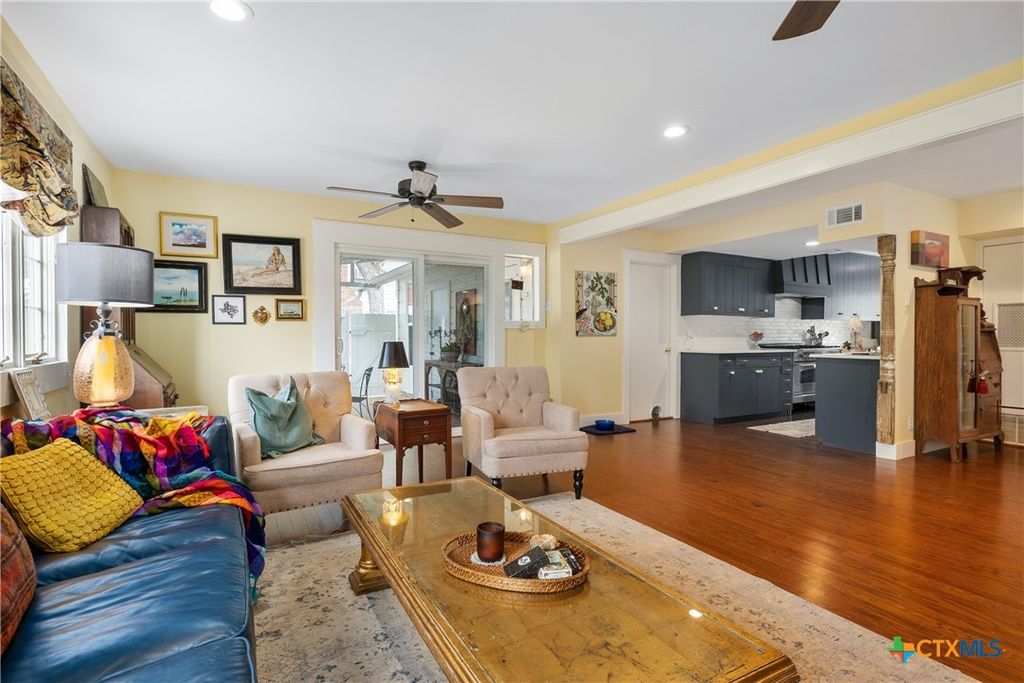 Image 12 of property listing at 211 W Mimosa Circle, San Marcos, TX 78666