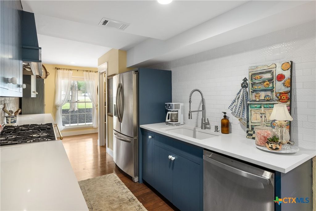 Image 14 of property listing at 211 W Mimosa Circle, San Marcos, TX 78666