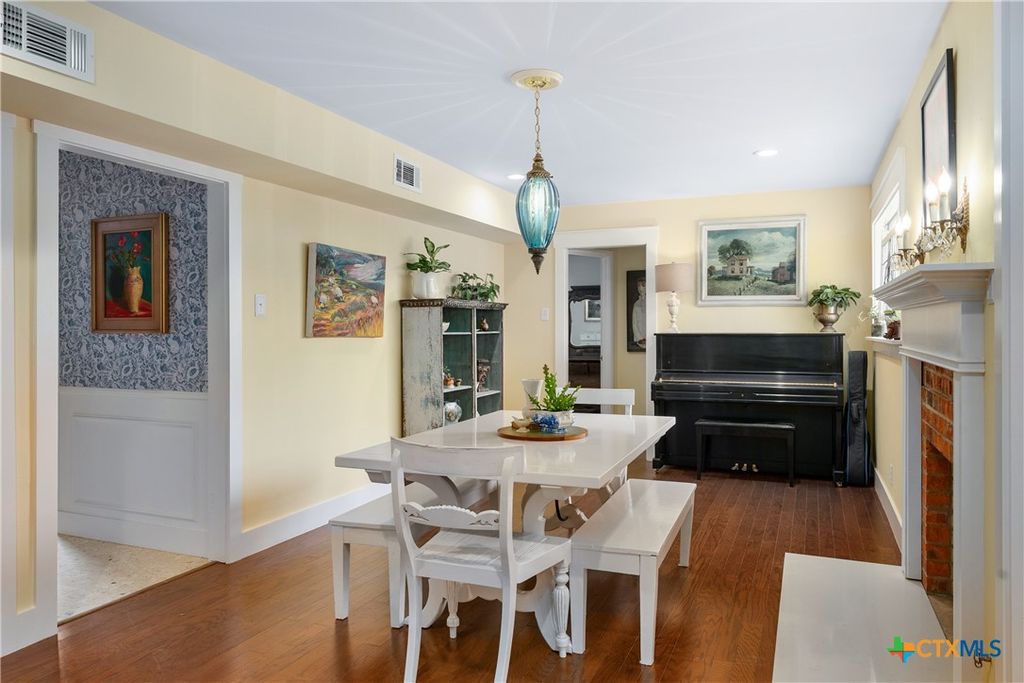 Image 17 of property listing at 211 W Mimosa Circle, San Marcos, TX 78666