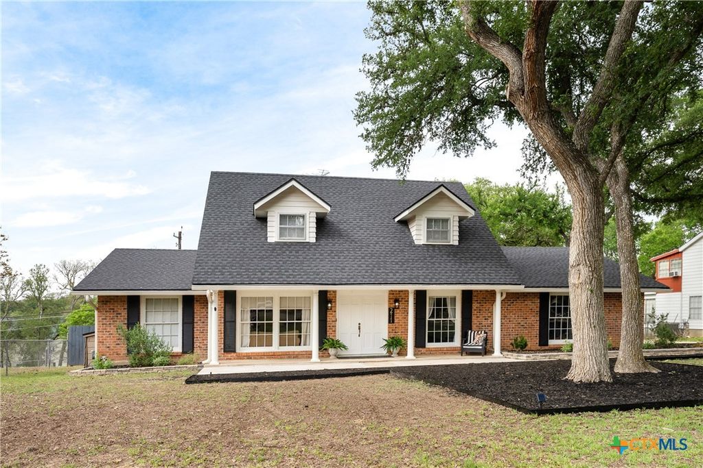 Image 2 of property listing at 211 W Mimosa Circle, San Marcos, TX 78666