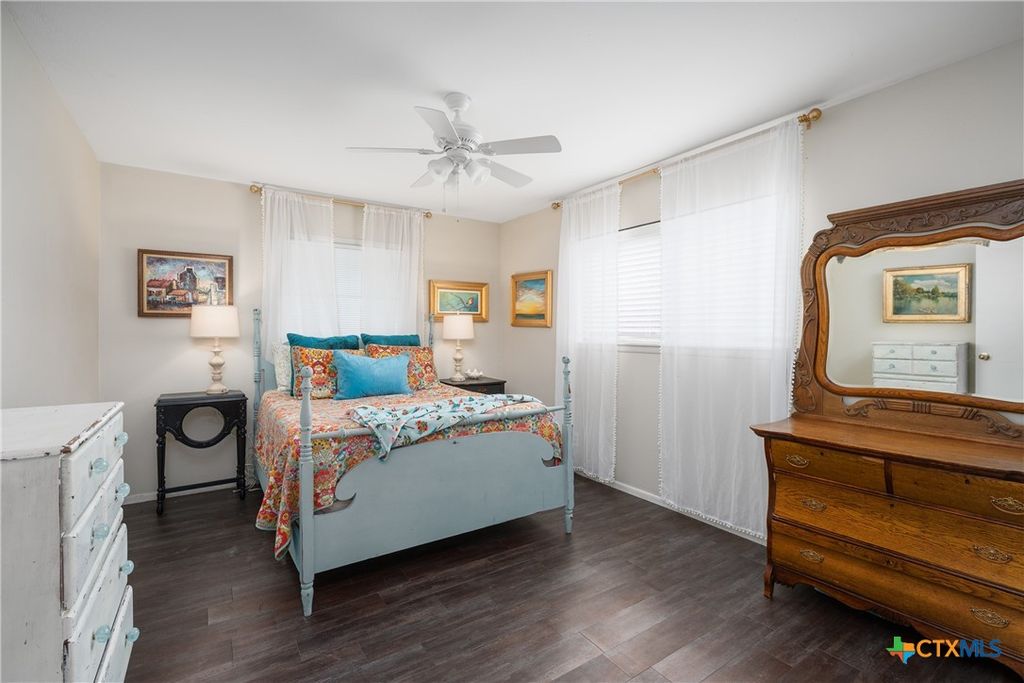 Image 20 of property listing at 211 W Mimosa Circle, San Marcos, TX 78666