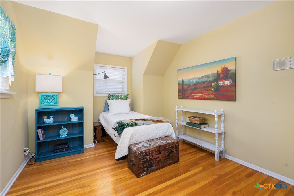 Image 27 of property listing at 211 W Mimosa Circle, San Marcos, TX 78666