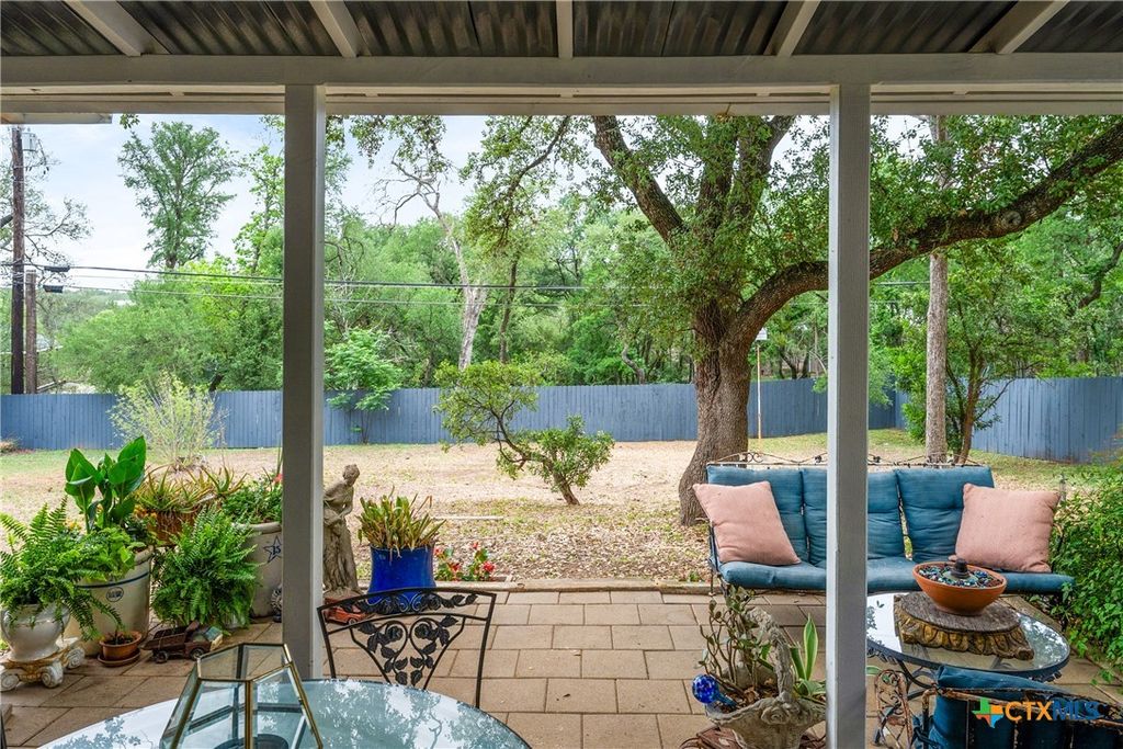 Image 32 of property listing at 211 W Mimosa Circle, San Marcos, TX 78666