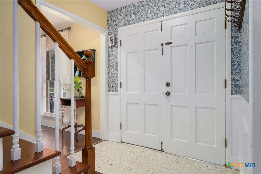 Image 7 of property listing at 211 W Mimosa Circle, San Marcos, TX 78666