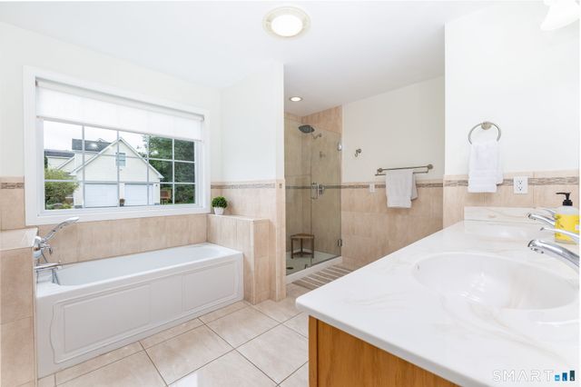 11 Jubrey Drive, Windsor, CT 06095
