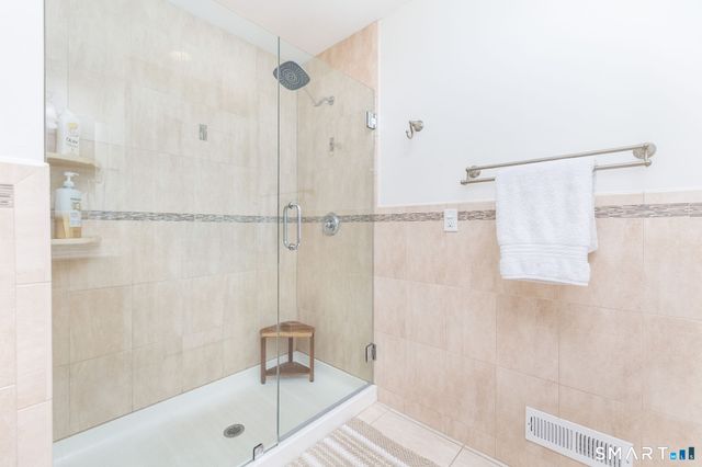 11 Jubrey Drive, Windsor, CT 06095