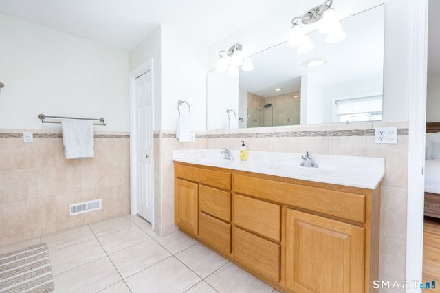 11 Jubrey Drive, Windsor, CT 06095