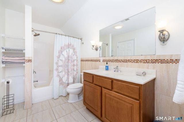 11 Jubrey Drive, Windsor, CT 06095