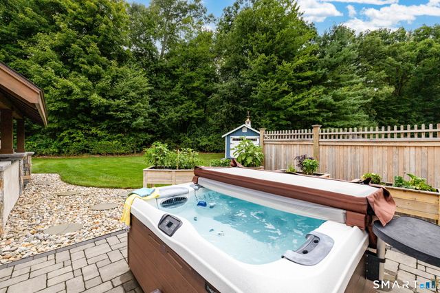 11 Jubrey Drive, Windsor, CT 06095