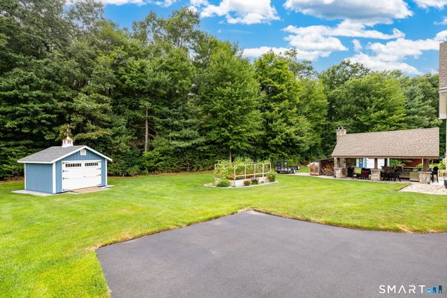 11 Jubrey Drive, Windsor, CT 06095