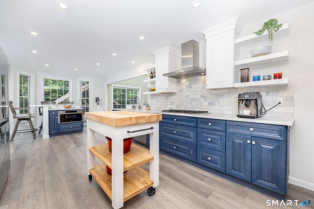 11 Jubrey Drive, Windsor, CT 06095
